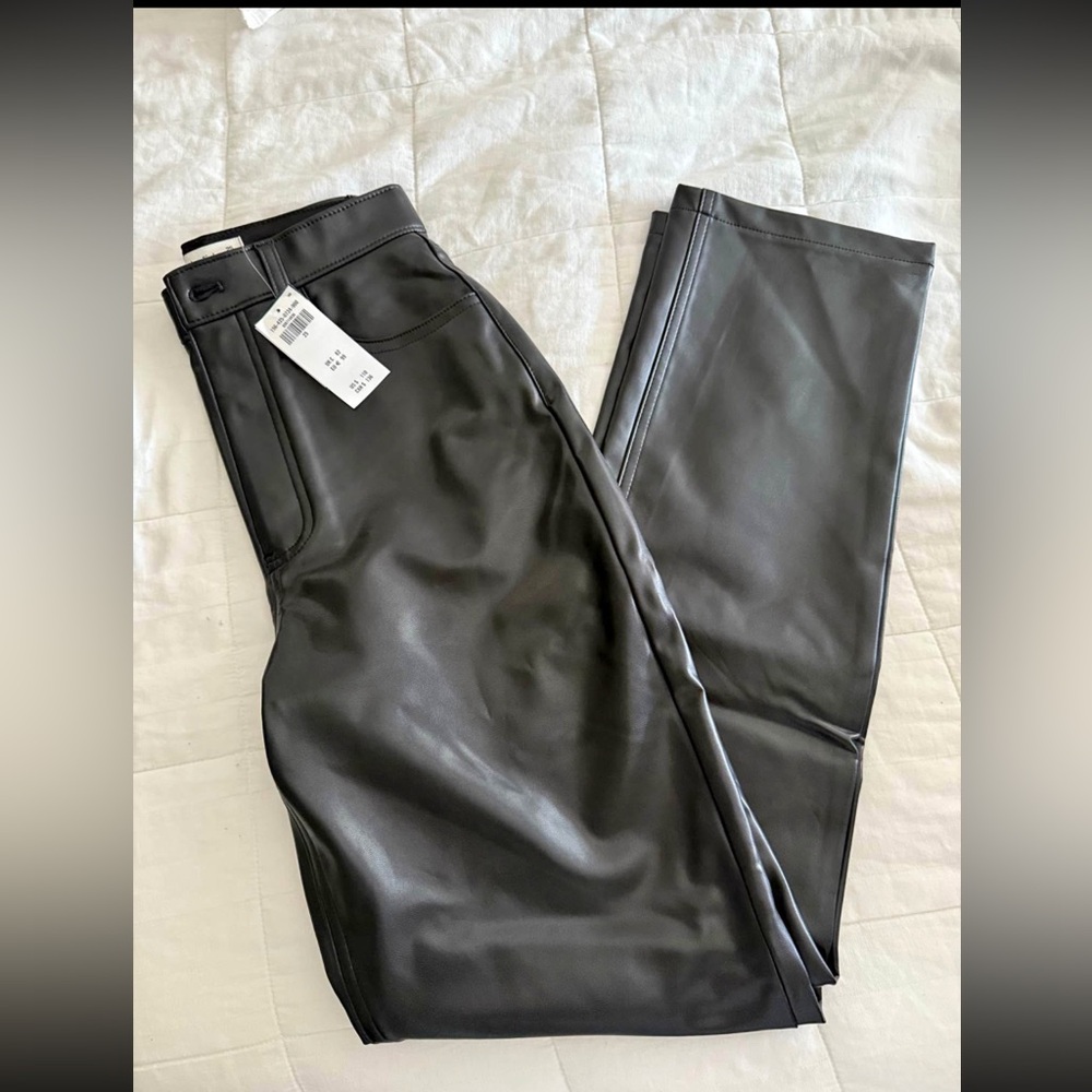 Abercrombie & Fitch Women’s Black Curve Love Short Leather Pants
